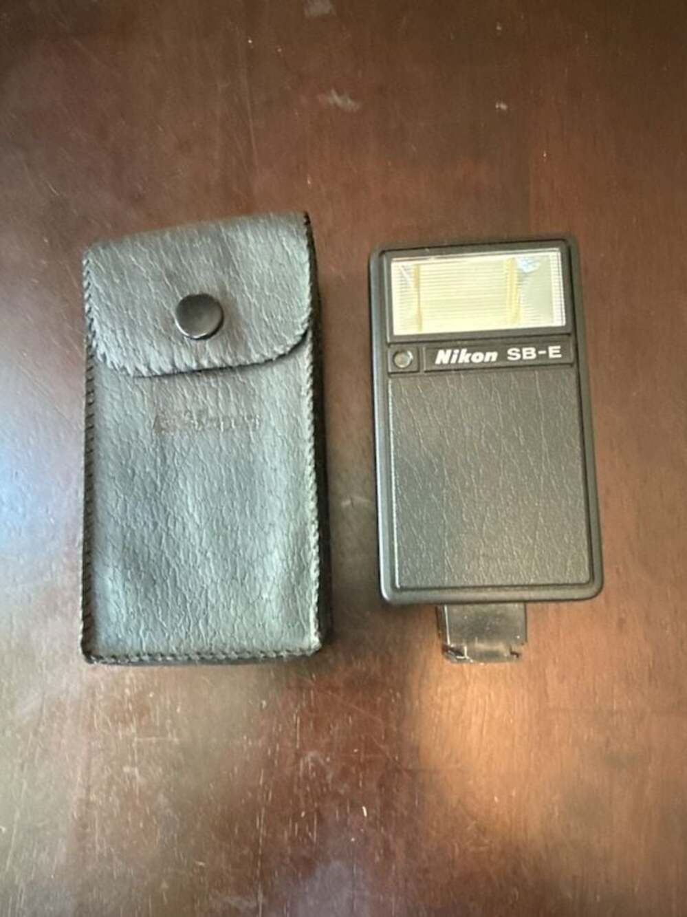 Nikon Speedlight SB-E Camera Flash with Original SS-10 Case